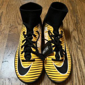 Grade School Nike Mercurial Victory Soccer Shoes-903604-801, size 4Y